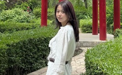 官方通报女生抗议男生偷窥:系恶作剧